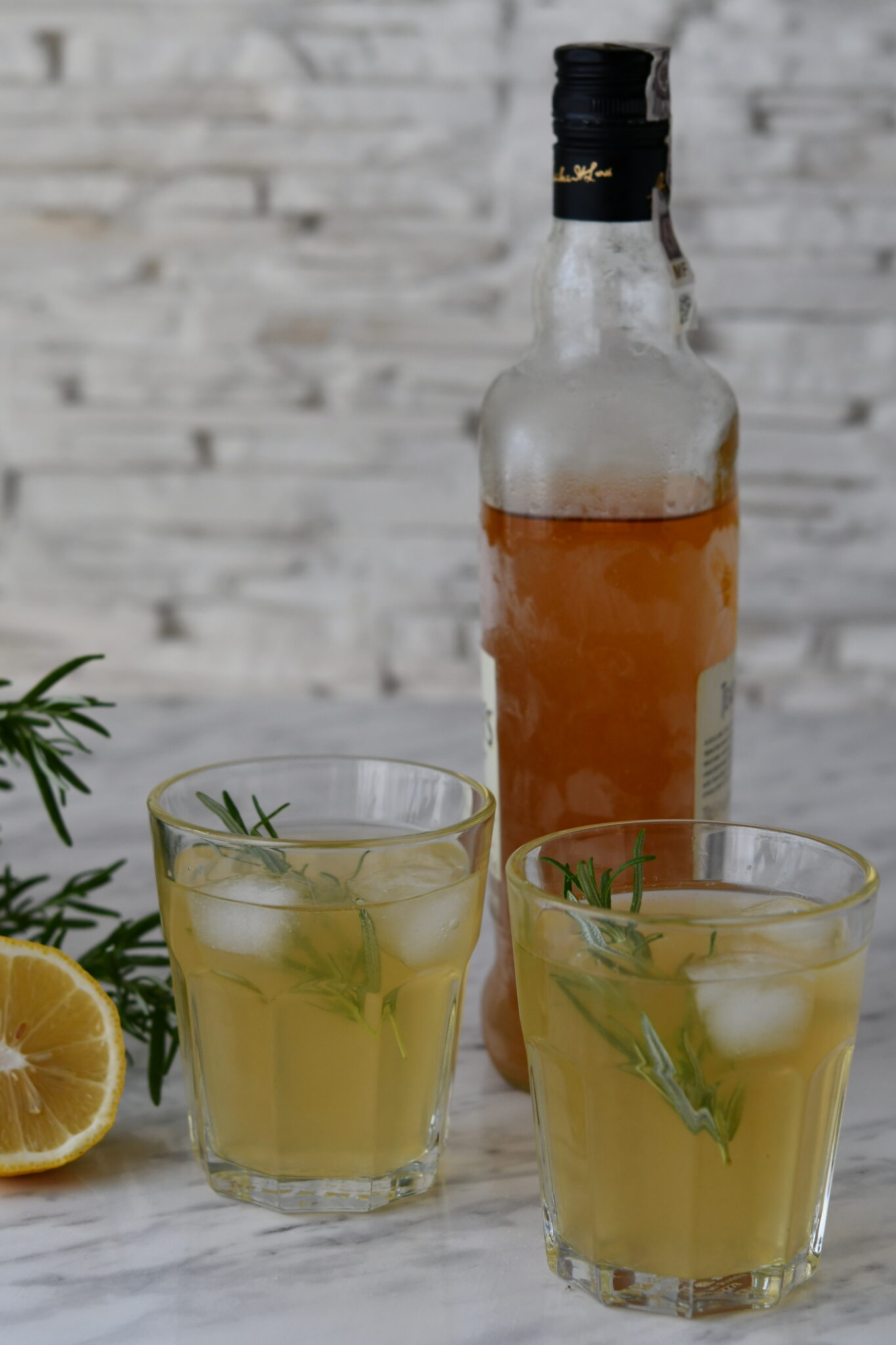 Whiskey Lemonade With Rosemary | Klysa