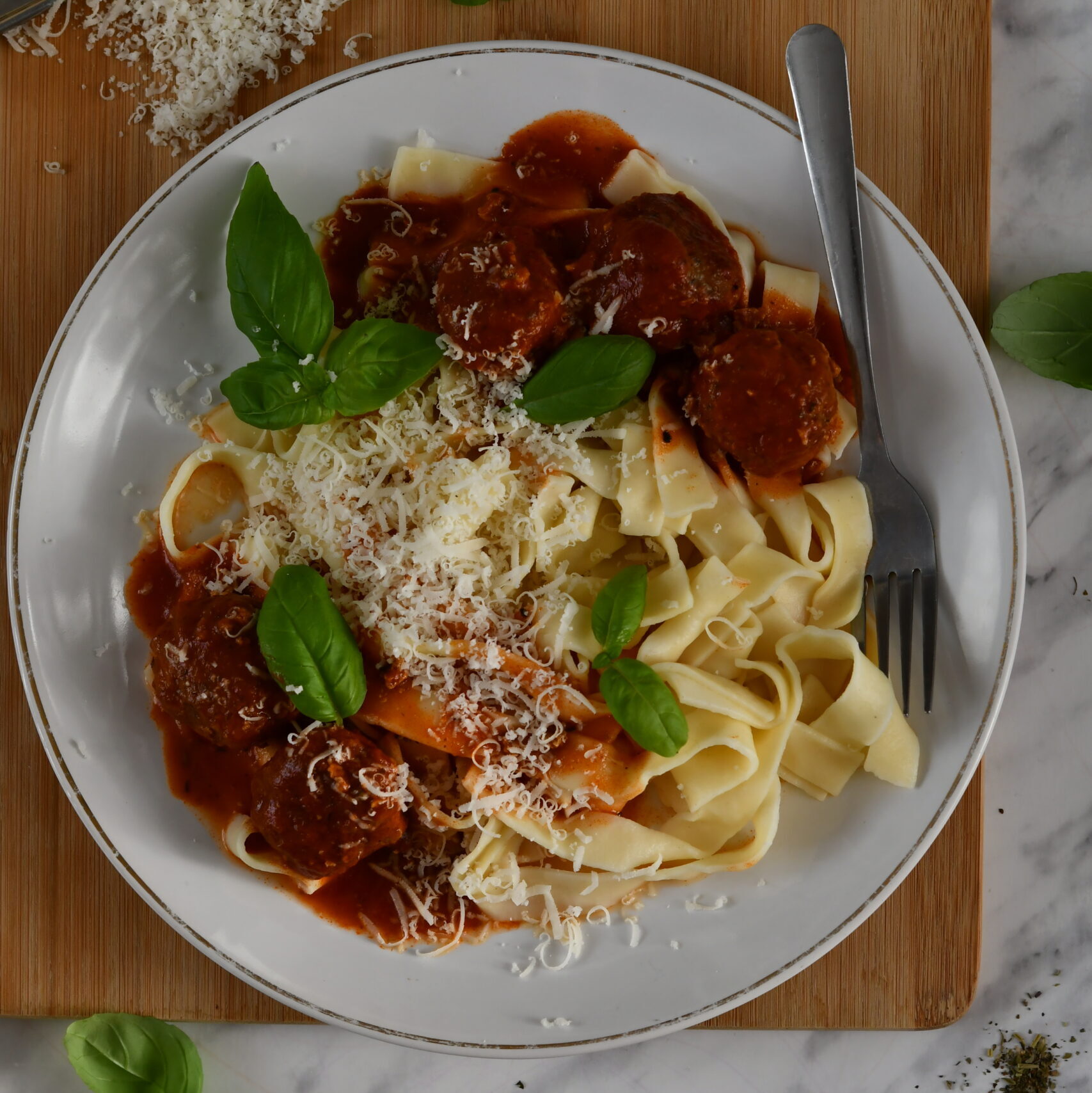 Fusilli Pasta With Meatballs In Tomato Sauce | Klysa