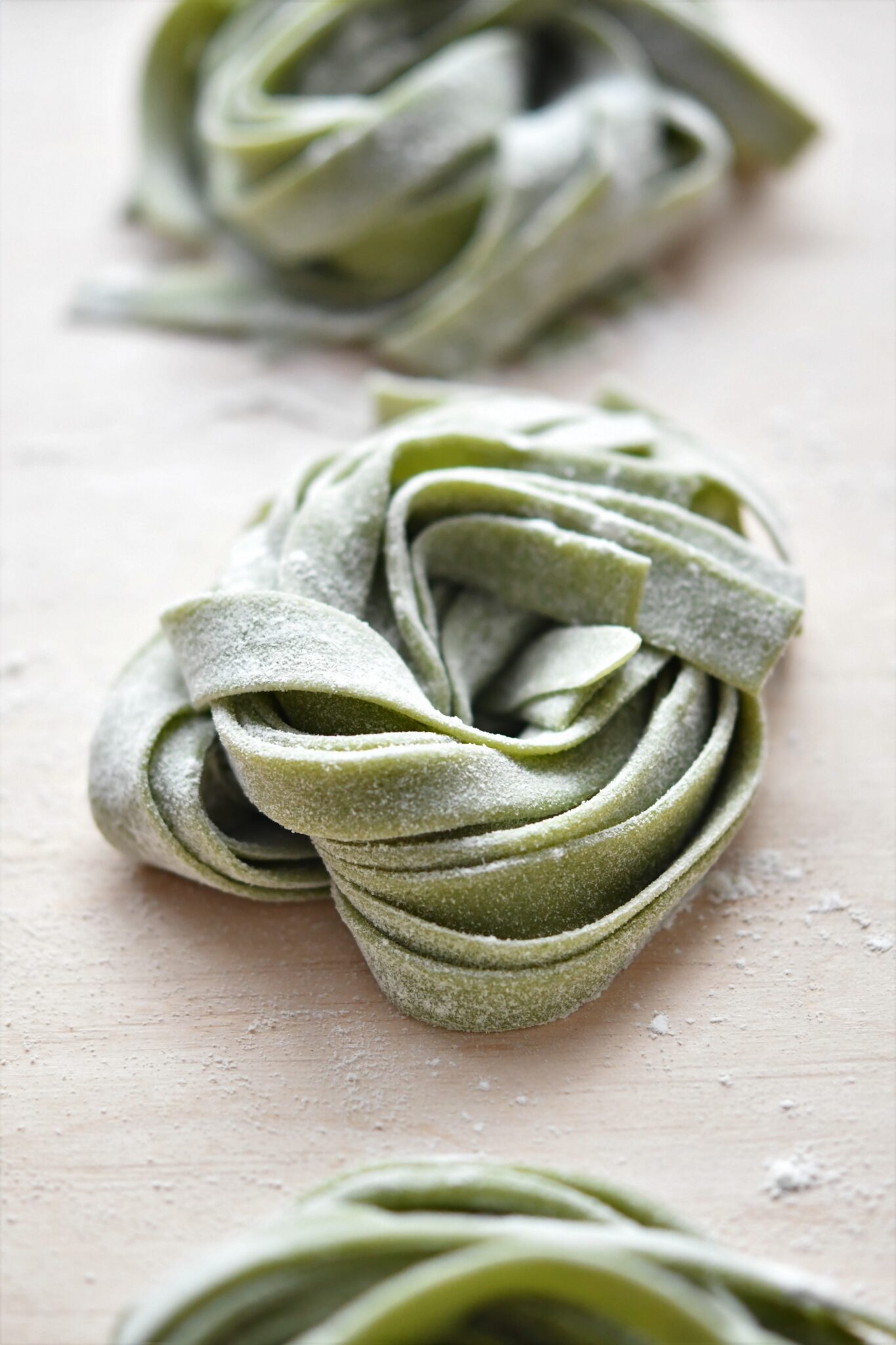 green-pasta-dough-klysa