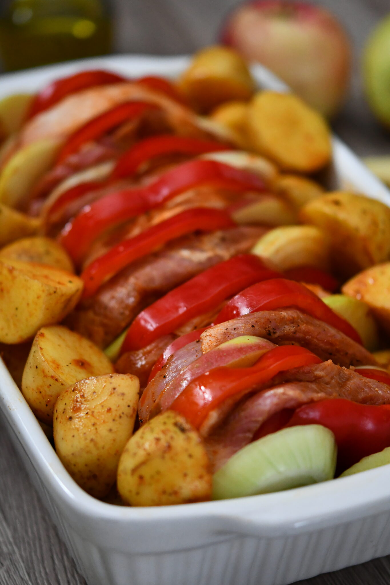 baked-pork-chop-with-apple-pepper-and-potatoes-klysa